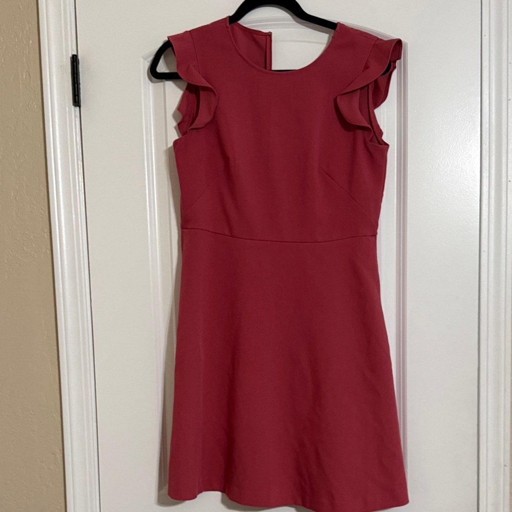 Loft flutter Sleeve flare Dress. Perfect for work! Size 2 with pockets!